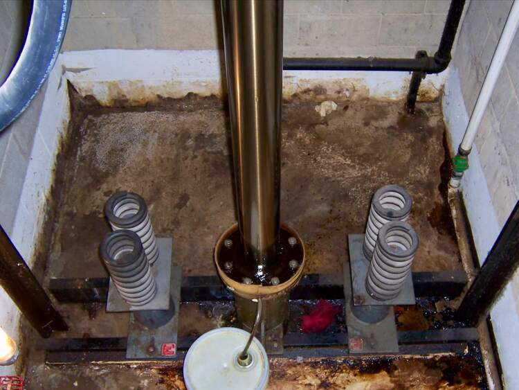 Tránh vị trí gần công trình có đường ống nước