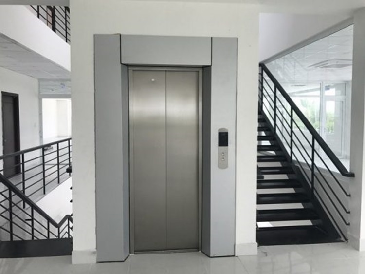 Kích thước thang máy mini có thể chở bao nhiêu người?